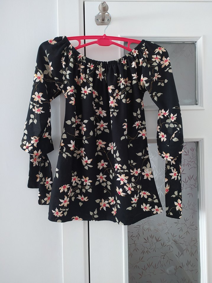 Çiçek Desenli Siyah Straplez Mini Bluz - Görsel 2