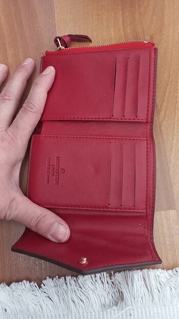 Louis Vuitton Kırmızı cüzdan