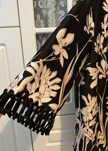 Püsküllü Siyah Çiçek Desenli Bohem Bluz - Görsel 7