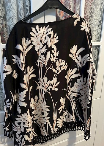 Püsküllü Siyah Çiçek Desenli Bohem Bluz - Görsel 4