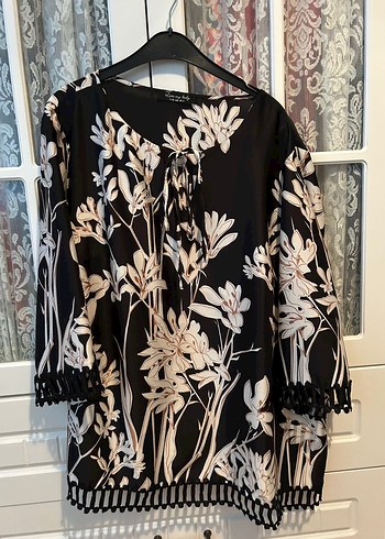 Püsküllü Siyah Çiçek Desenli Bohem Bluz - Görsel 3