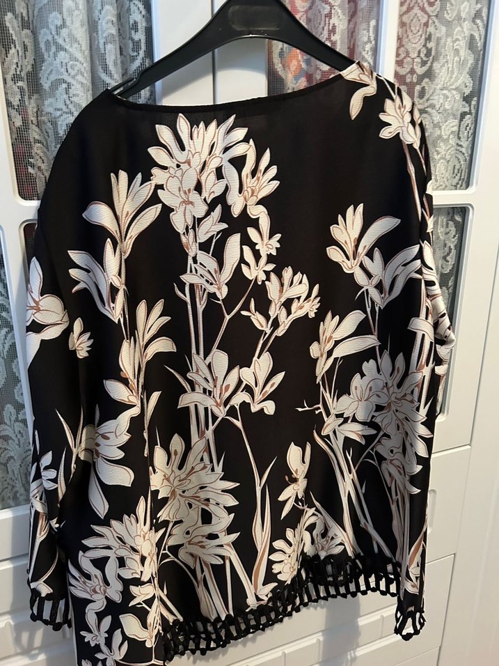 Püsküllü Siyah Çiçek Desenli Bohem Bluz - Görsel 4