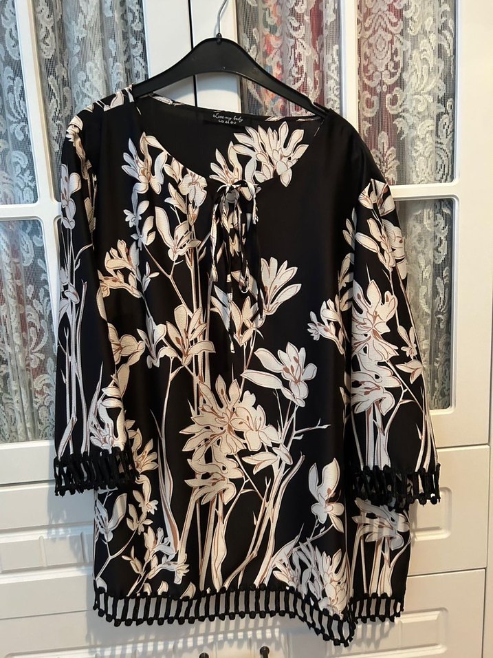 Püsküllü Siyah Çiçek Desenli Bohem Bluz - Görsel 3