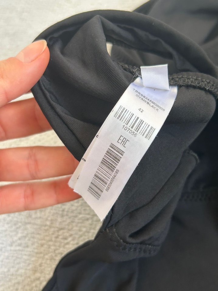 Tek Omuzlu Siyah Kadın Mayo - Görsel 4