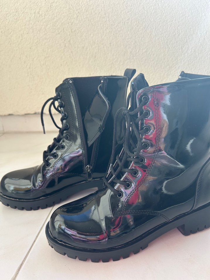 Parlak Siyah Rugan Bantlı  Kadın Bot - Görsel 5