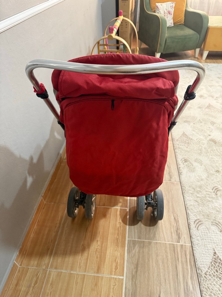 Kırmızı Bebek Arabası - Görsel 5