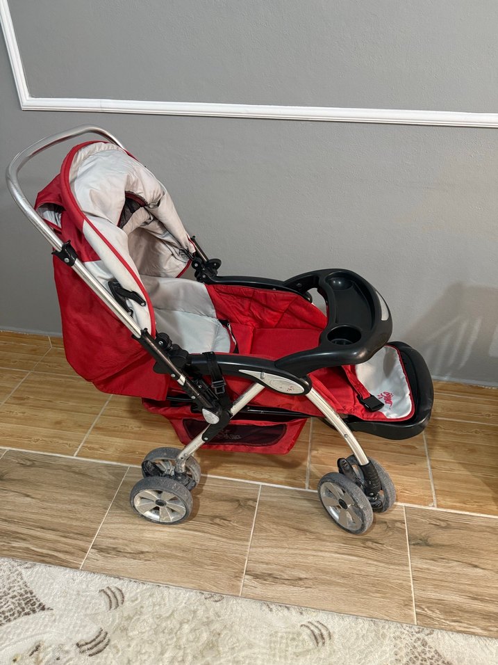 Kırmızı Bebek Arabası - Görsel 4