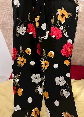 Çiçek Desenli Bol Kesim Uzun Kadın Pantolon - Görsel 2
