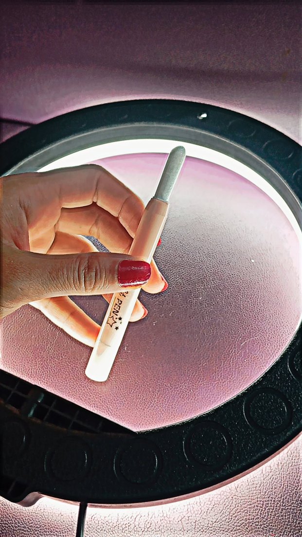 Pastel aydınlatıcı göz ve burun kalemi - Görsel 3