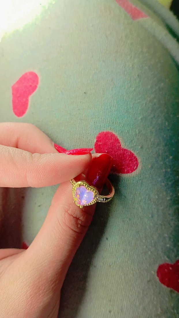 göz alıcı ve şık bir kadın yüzüğü - Görsel 2