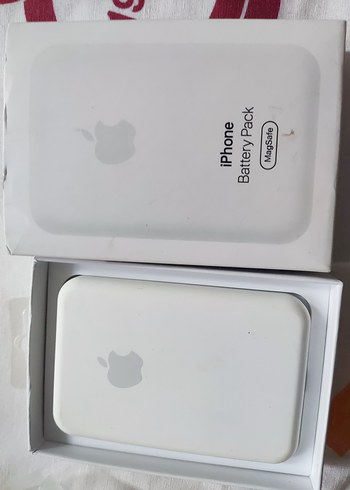 Beyaz iPhone MagSafe Batarya Paketi