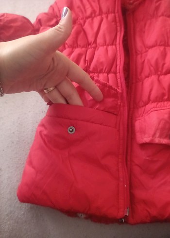 Kız Çocuk Parlak Kırmızı Kürklü Mont - Görsel 3