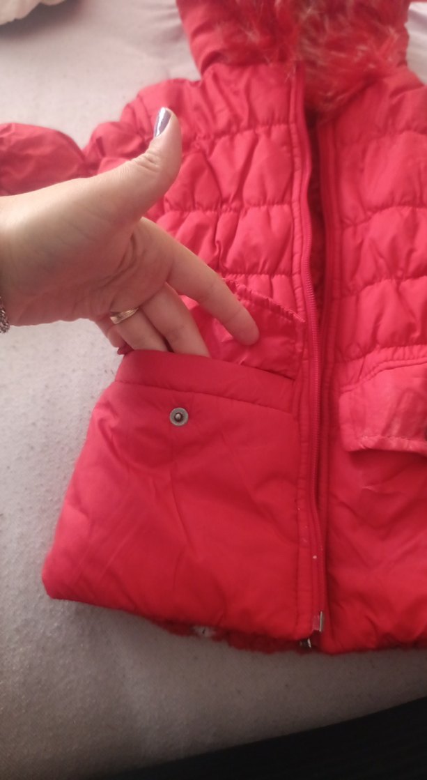 Kız Çocuk Parlak Kırmızı Kürklü Mont - Görsel 3