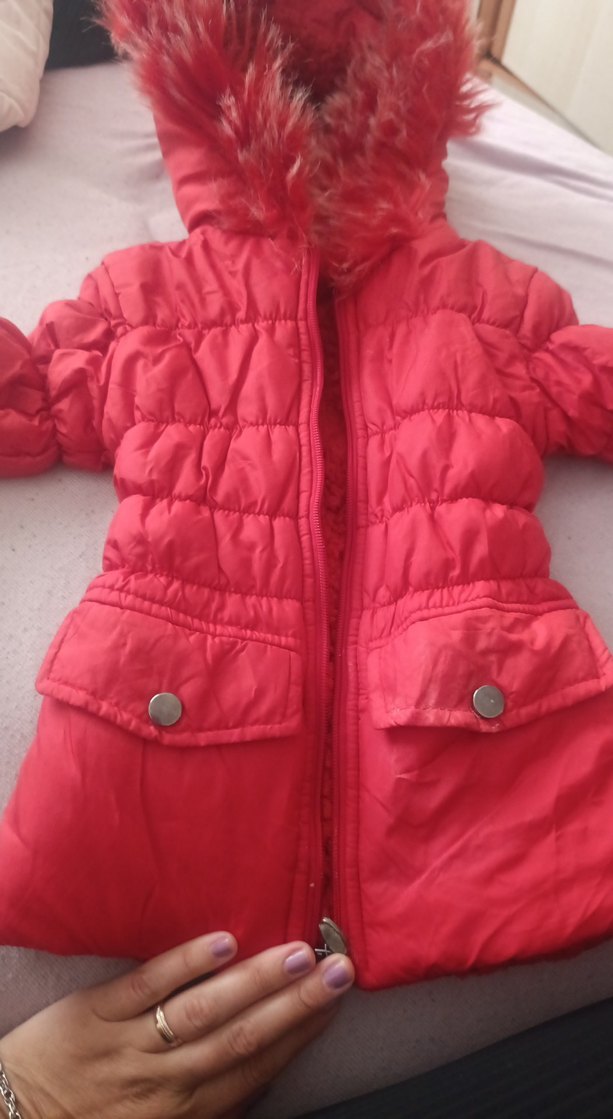 Kız Çocuk Parlak Kırmızı Kürklü Mont - Görsel 2