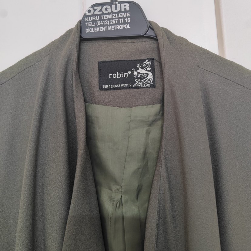 Kadın Yeşil Dökümlü Kolsuz Yelek - Görsel 2