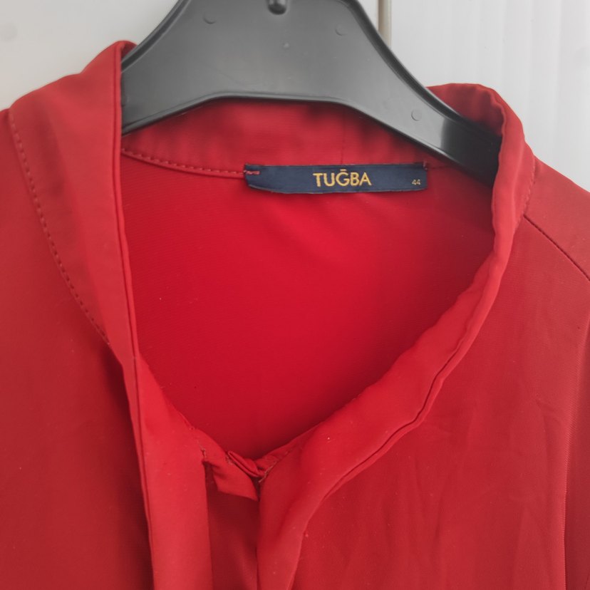 Uzun Kollu Kırmızı Saten Gömlek - Görsel 2