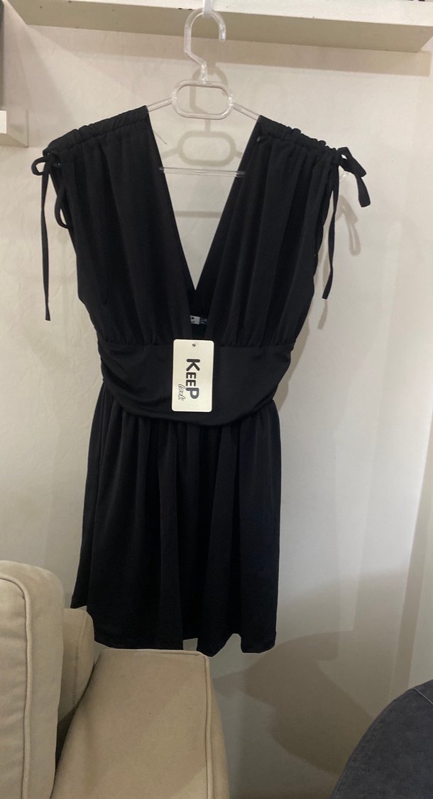 Siyah mini onden ve arkadan v yakali sort etekli sik bir abiye - Görsel 2