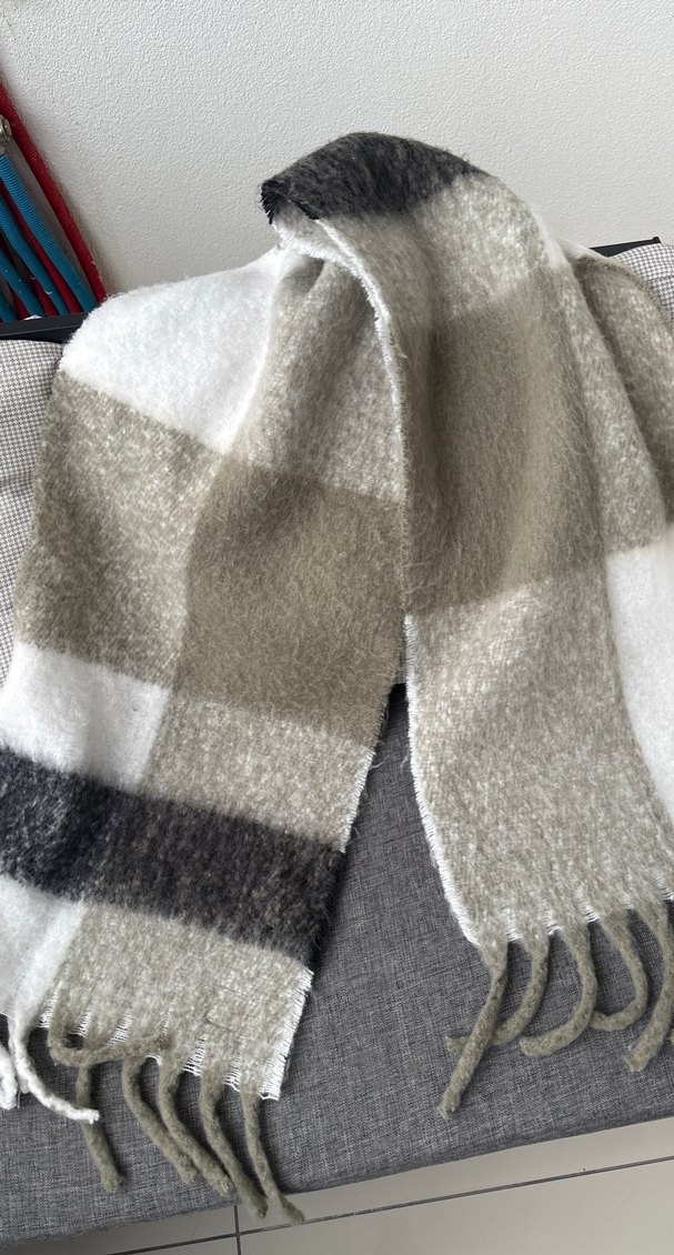 Gri Örgü Yün Kadın Şal - Görsel 2