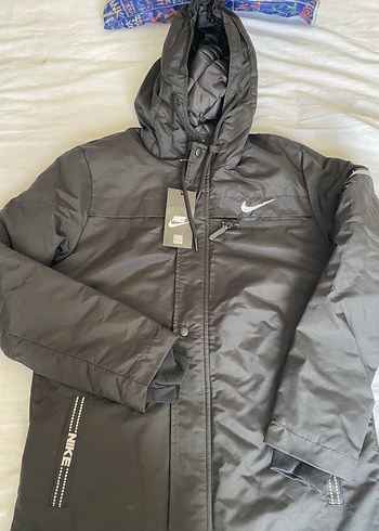 Nike Siyah Kapusonlu Sisme Mont
