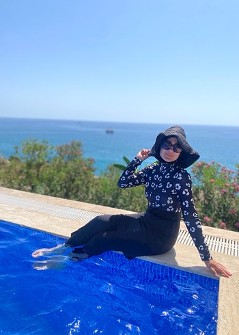 Siyah Batik Desenli Uzun Kollu Kadın Mayo - Görsel 3