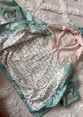 Kız Çocuk Kapüşonlu Baskılı Yağmurluk - Görsel 4