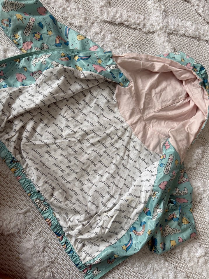 Kız Çocuk Kapüşonlu Baskılı Yağmurluk - Görsel 4