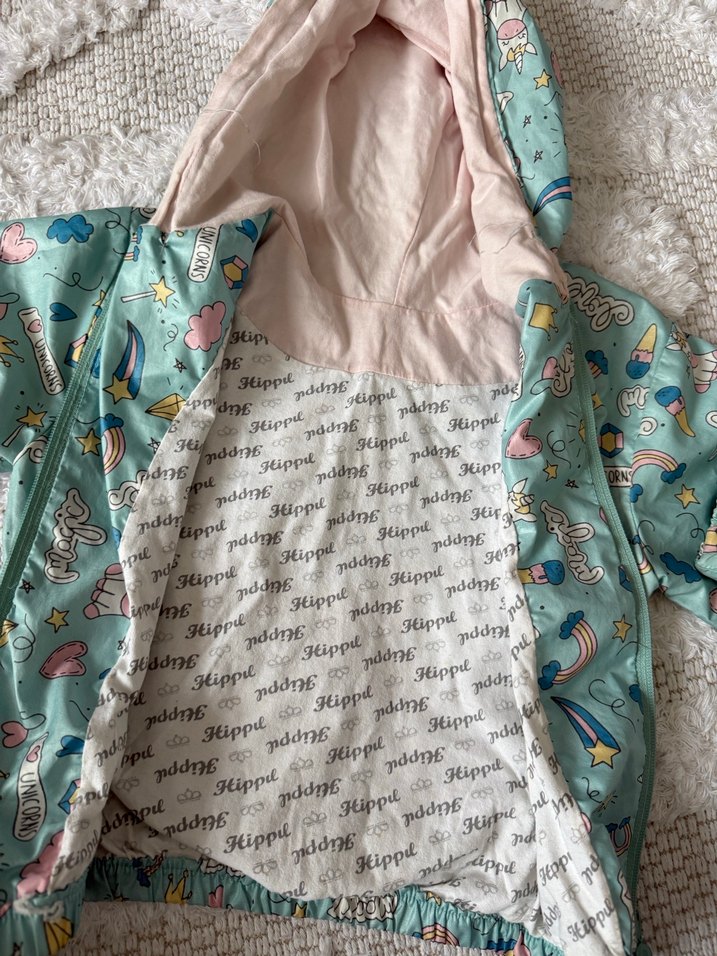 Kız Çocuk Kapüşonlu Baskılı Yağmurluk - Görsel 2