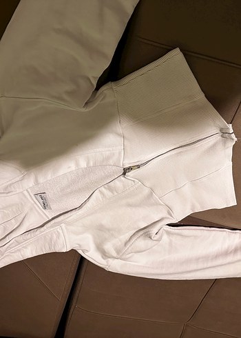 Beyaz V Yaka Fermuarlı Kadın Sweatshirt - Görsel 4