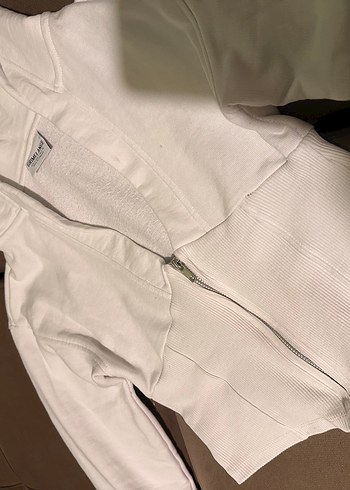 Beyaz V Yaka Fermuarlı Kadın Sweatshirt - Görsel 5