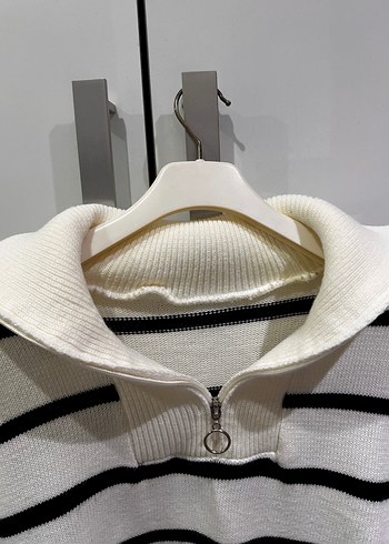 Çizgili Yakalı Triko Kazak - Görsel 2