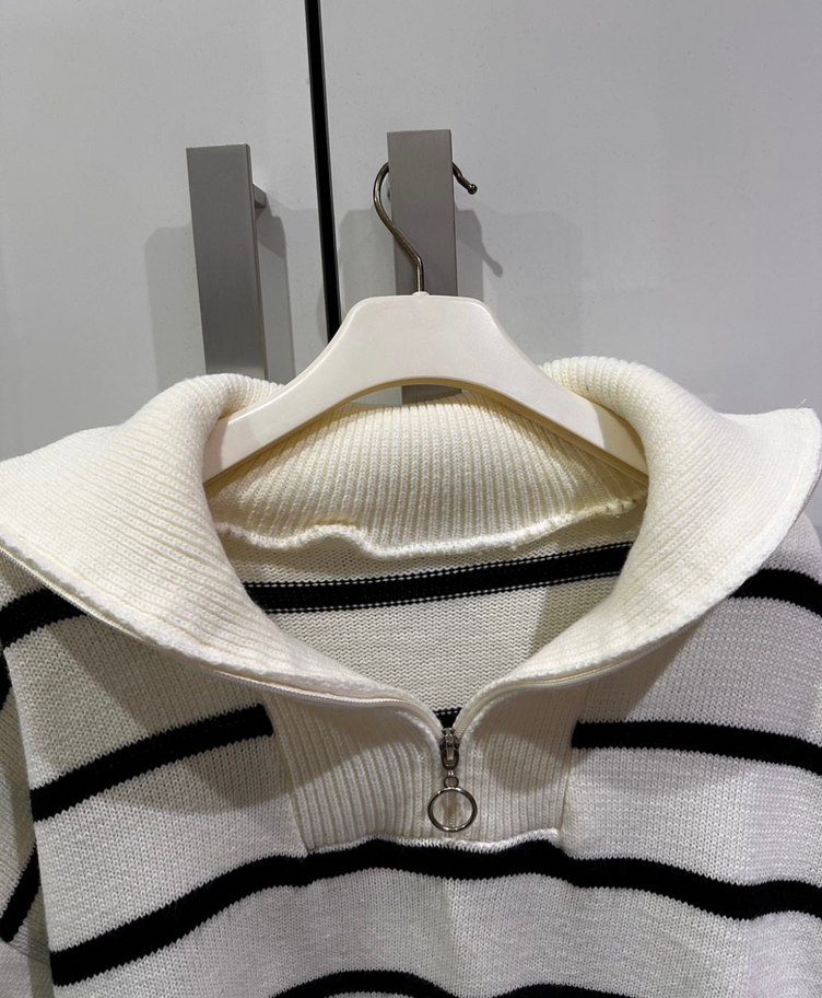 Çizgili Yakalı Triko Kazak - Görsel 2