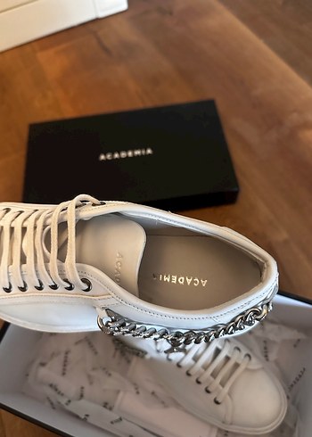 Academia Beyaz Deri Zincir Detaylı Kadın Sneakers - Görsel 6
