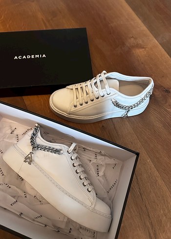 Academia Beyaz Deri Zincir Detaylı Kadın Sneakers - Görsel 3