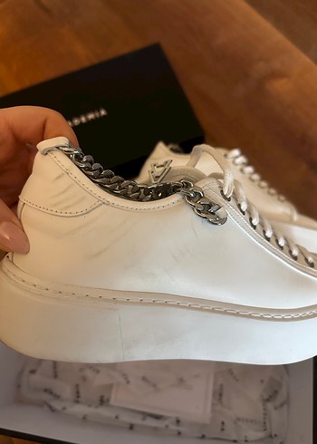 Academia Beyaz Deri Zincir Detaylı Kadın Sneakers - Görsel 9