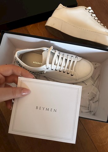 Academia Beyaz Deri Zincir Detaylı Kadın Sneakers - Görsel 8