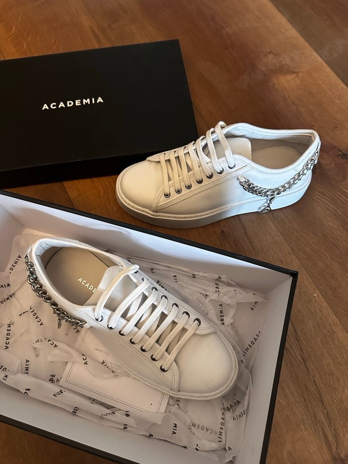 Academia Beyaz Deri Zincir Detaylı Kadın Sneakers - Görsel 5