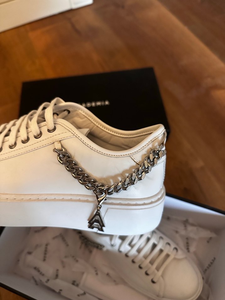 Academia Beyaz Deri Zincir Detaylı Kadın Sneakers - Görsel 2