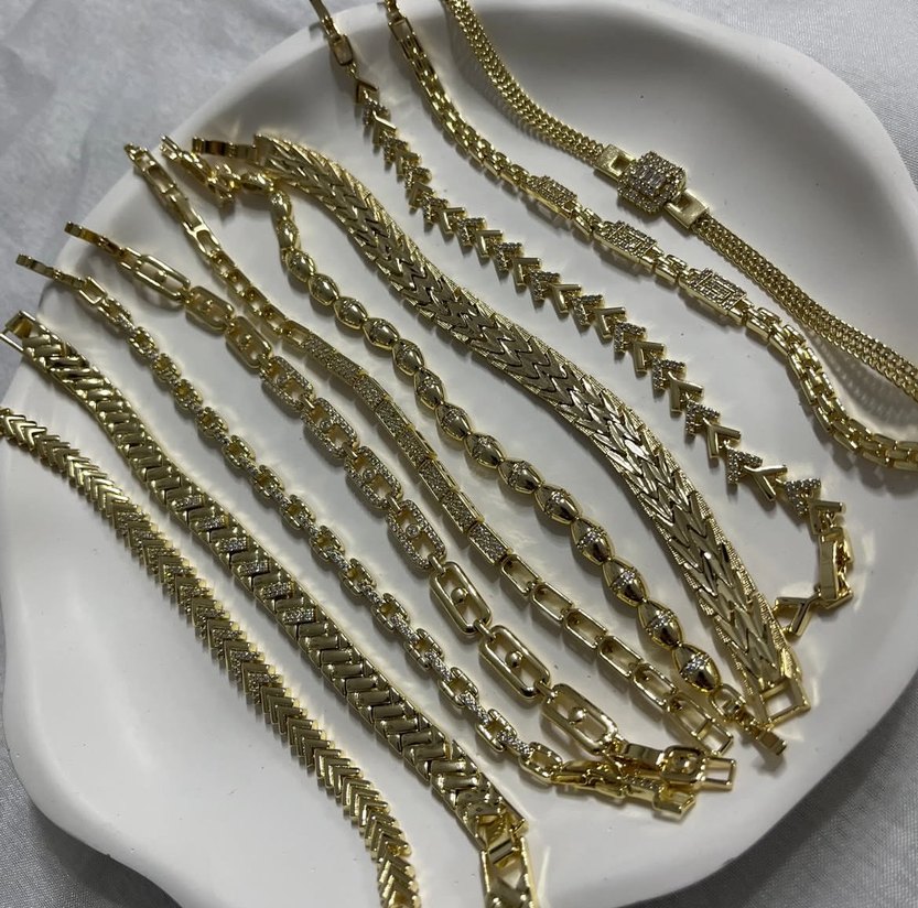 Zincir Detaylı Parlak Altın Kadın Bileklik - Görsel 3