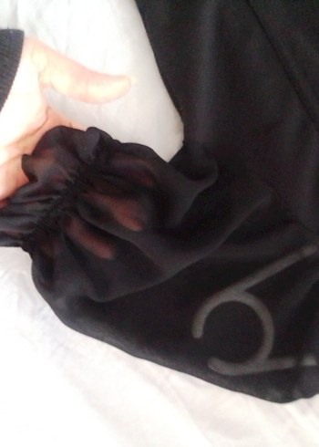 Siyah V Yaka bluz - Görsel 3