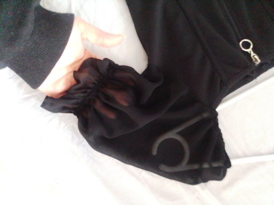 Siyah V Yaka bluz - Görsel 3