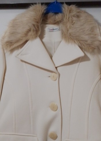 Kürk yakalı Düğmeli Krem Rengi Kaban - Görsel 2