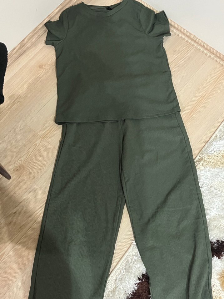 Kadın Koyu Yeşil Keten Kısa Kollu Tişört - Görsel 3