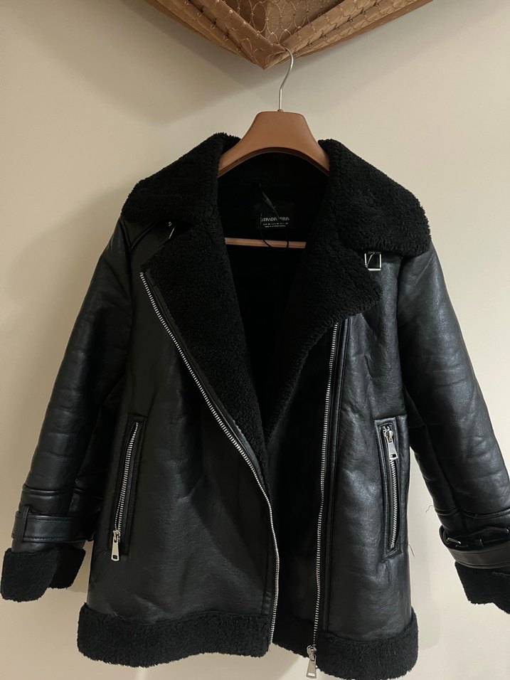 Stradivarius Siyah Kürklü Deri Biker Ceket - Görsel 2