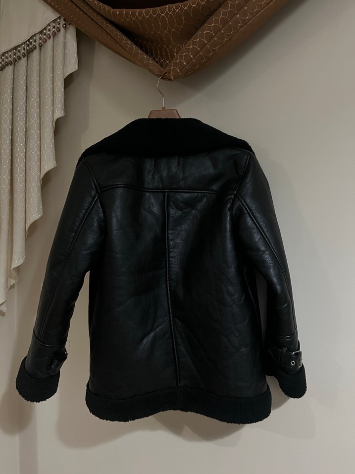 Stradivarius Siyah Kürklü Deri Biker Ceket - Görsel 3