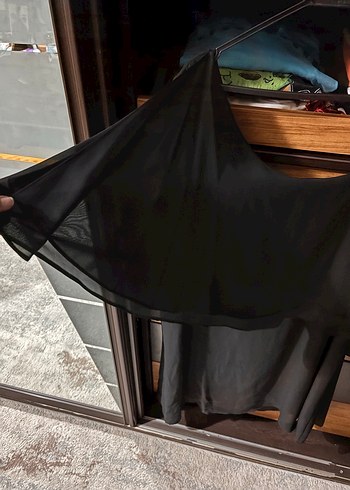 Siyah Drapeli Kayık Yaka Kolsuz Bluz - Görsel 3