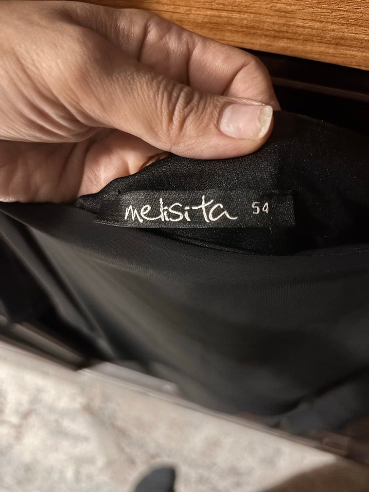 Siyah Drapeli Kayık Yaka Kolsuz Bluz - Görsel 2