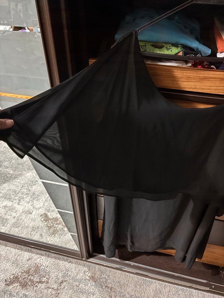 Siyah Drapeli Kayık Yaka Kolsuz Bluz - Görsel 3