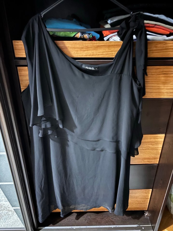 Siyah Drapeli Kayık Yaka Kolsuz Bluz - Görsel 5