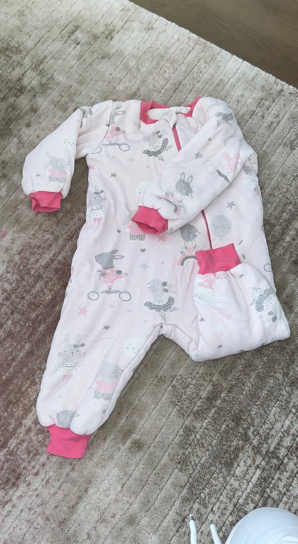 Kız Bebek Pembe Kapüşonlu Peluş Detaylı Tulum - Görsel 3