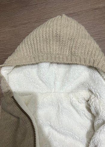 Bej Kapüşonlu Erkek Çocuk Hırka - Görsel 2